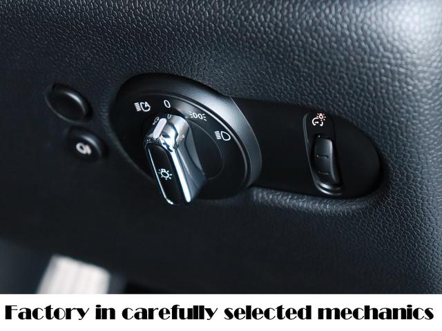 ＭＩＮＩ 設立２３年　信頼の自社工場完備　車は整備で程度が変わります　ジョンクーパーワークス　ディーラー下取車　グー鑑定外装評価星５　ユニオンジャックテール　ヘッドアップディスプレイ　ブラックホイール　スポーツモード　レッドキャリパー　レッド補強バー　バックカメラ（19枚目）