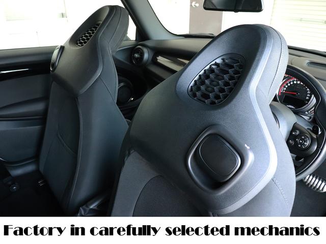 ＭＩＮＩ 設立２３年　信頼の自社工場完備　車は整備で程度が変わります　ジョンクーパーワークス　ディーラー下取車　グー鑑定外装評価星５　ユニオンジャックテール　ヘッドアップディスプレイ　ブラックホイール　スポーツモード　レッドキャリパー　レッド補強バー　バックカメラ（23枚目）