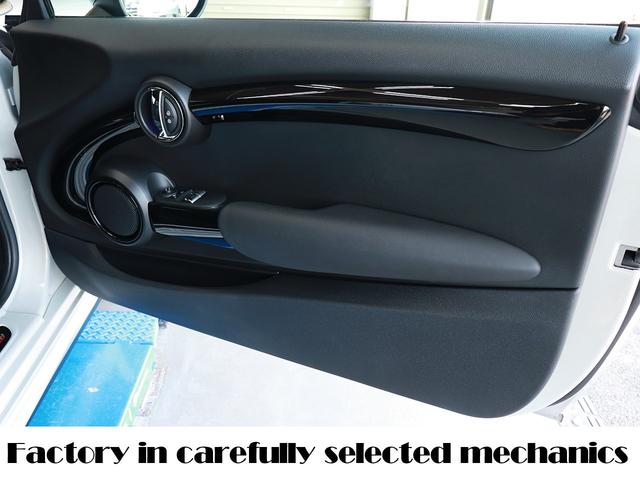 ＭＩＮＩ 設立２３年　信頼の自社工場完備　車は整備で程度が変わります　ジョンクーパーワークス　ディーラー下取車　グー鑑定外装評価星５　ユニオンジャックテール　ヘッドアップディスプレイ　ブラックホイール　スポーツモード　レッドキャリパー　レッド補強バー　バックカメラ（26枚目）