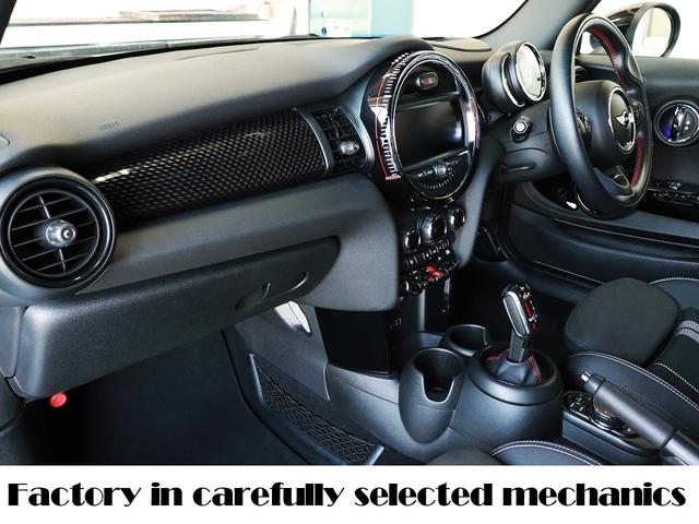 ＭＩＮＩ 設立２３年　信頼の自社工場完備　車は整備で程度が変わります　ジョンクーパーワークス　ディーラー下取車　グー鑑定外装評価星５　ユニオンジャックテール　ヘッドアップディスプレイ　ブラックホイール　スポーツモード　レッドキャリパー　レッド補強バー　バックカメラ（28枚目）