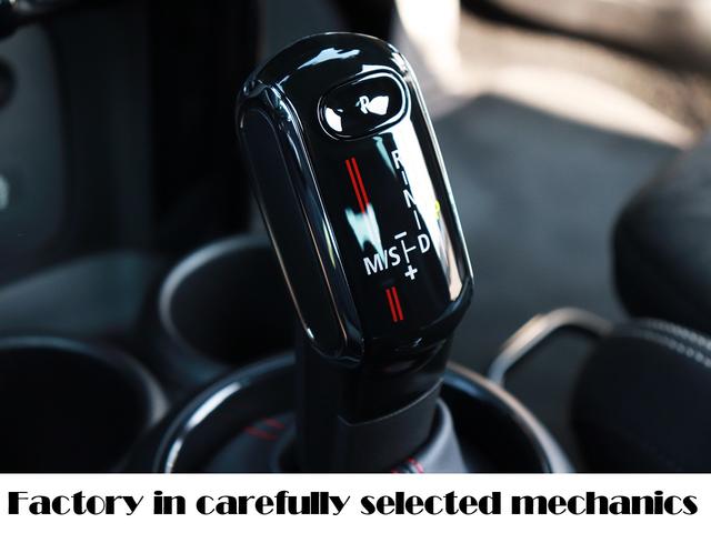 ＭＩＮＩ 設立２３年　信頼の自社工場完備　車は整備で程度が変わります　ジョンクーパーワークス　ディーラー下取車　グー鑑定外装評価星５　ユニオンジャックテール　ヘッドアップディスプレイ　ブラックホイール　スポーツモード　レッドキャリパー　レッド補強バー　バックカメラ（37枚目）