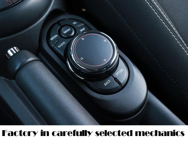 ＭＩＮＩ 設立２３年　信頼の自社工場完備　車は整備で程度が変わります　ジョンクーパーワークス　ディーラー下取車　グー鑑定外装評価星５　ユニオンジャックテール　ヘッドアップディスプレイ　ブラックホイール　スポーツモード　レッドキャリパー　レッド補強バー　バックカメラ（38枚目）