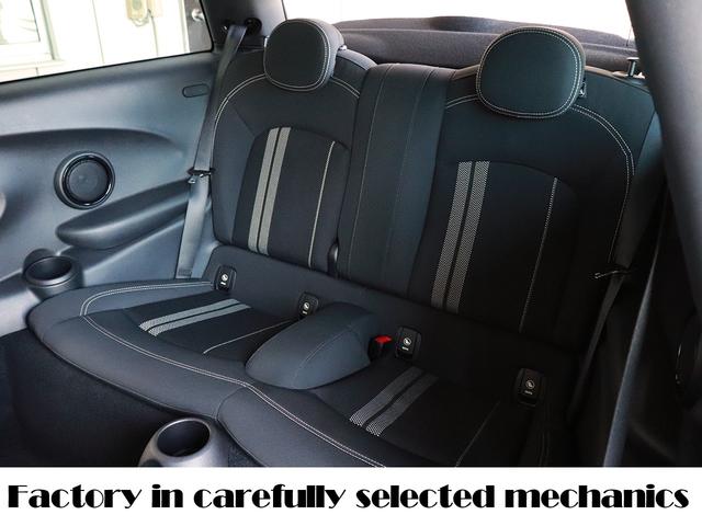 ＭＩＮＩ 設立２３年　信頼の自社工場完備　車は整備で程度が変わります　ジョンクーパーワークス　ディーラー下取車　グー鑑定外装評価星５　ユニオンジャックテール　ヘッドアップディスプレイ　ブラックホイール　スポーツモード　レッドキャリパー　レッド補強バー　バックカメラ（44枚目）