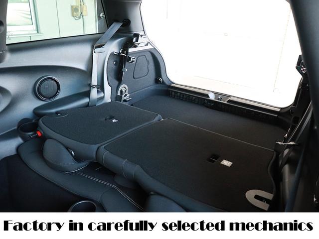 ＭＩＮＩ 設立２３年　信頼の自社工場完備　車は整備で程度が変わります　ジョンクーパーワークス　ディーラー下取車　グー鑑定外装評価星５　ユニオンジャックテール　ヘッドアップディスプレイ　ブラックホイール　スポーツモード　レッドキャリパー　レッド補強バー　バックカメラ（47枚目）