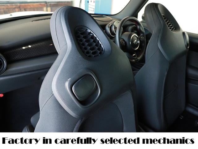 ＭＩＮＩ 設立２３年　信頼の自社工場完備　車は整備で程度が変わります　ジョンクーパーワークス　ディーラー下取車　グー鑑定外装評価星５　ユニオンジャックテール　ヘッドアップディスプレイ　ブラックホイール　スポーツモード　レッドキャリパー　レッド補強バー　バックカメラ（48枚目）