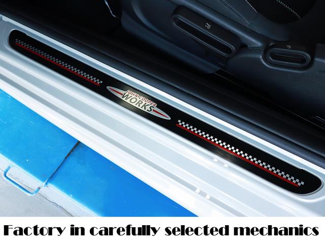 ＭＩＮＩ 設立２３年　信頼の自社工場完備　車は整備で程度が変わります　ジョンクーパーワークス　ディーラー下取車　グー鑑定外装評価星５　ユニオンジャックテール　ヘッドアップディスプレイ　ブラックホイール　スポーツモード　レッドキャリパー　レッド補強バー　バックカメラ（51枚目）