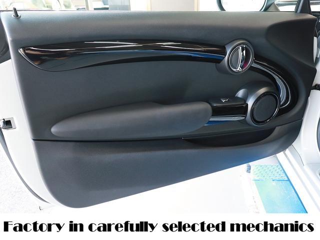 ＭＩＮＩ 設立２３年　信頼の自社工場完備　車は整備で程度が変わります　ジョンクーパーワークス　ディーラー下取車　グー鑑定外装評価星５　ユニオンジャックテール　ヘッドアップディスプレイ　ブラックホイール　スポーツモード　レッドキャリパー　レッド補強バー　バックカメラ（52枚目）