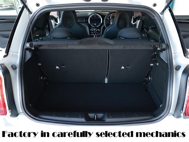 ＭＩＮＩ 設立２３年　信頼の自社工場完備　車は整備で程度が変わります　ジョンクーパーワークス　ディーラー下取車　グー鑑定外装評価星５　ユニオンジャックテール　ヘッドアップディスプレイ　ブラックホイール　スポーツモード　レッドキャリパー　レッド補強バー　バックカメラ（54枚目）