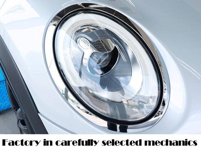 ＭＩＮＩ 設立２３年　信頼の自社工場完備　車は整備で程度が変わります　ジョンクーパーワークス　ディーラー下取車　グー鑑定外装評価星５　ユニオンジャックテール　ヘッドアップディスプレイ　ブラックホイール　スポーツモード　レッドキャリパー　レッド補強バー　バックカメラ（68枚目）