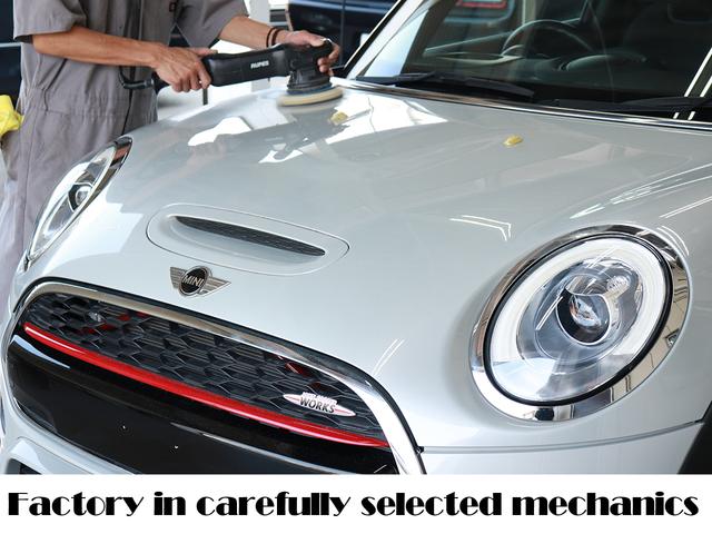 ＭＩＮＩ 設立２３年　信頼の自社工場完備　車は整備で程度が変わります　ジョンクーパーワークス　ディーラー下取車　グー鑑定外装評価星５　ユニオンジャックテール　ヘッドアップディスプレイ　ブラックホイール　スポーツモード　レッドキャリパー　レッド補強バー　バックカメラ（80枚目）