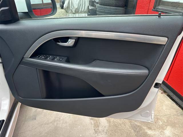 V70 T5 SE ワンオーナー ディーラー整備車 ターボ シートヒーター&エアシート パワーゲート 革シート 前席パワーシート ナビ 地デジ ETC(61枚目)