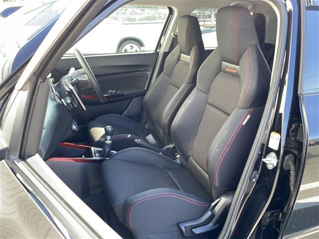 スイフトスポーツ ベースグレード 禁煙車 スズキセーフティサポート 社外フローティングナビ フルセグ シートヒーター ETC クルーズコントロール RMPレーシング17インチアルミ プッシュスタート スマートキーx2 LEDライト(33枚目)