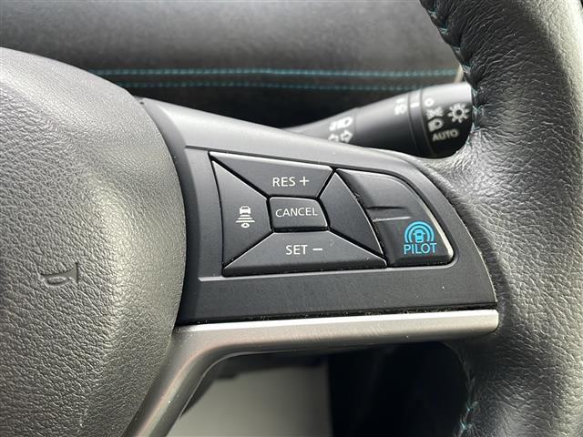 セレナ ライダー プロパイロットエディション 純正9インチメモリナビ 純正フリップダウンモニター プロパイロット エマージェンシーブレーキ フルセグ Bluetooth バックカメラ 両側パワースライドドア 革調シートカバー ブレーキホールド(4枚目)