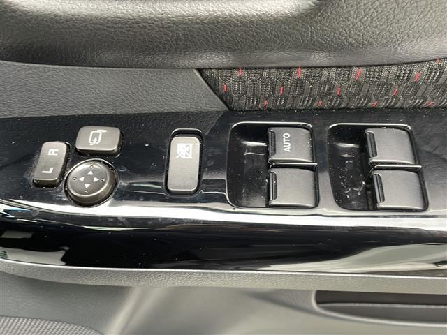 スペーシアカスタム ＸＳターボ　純正ナビ（ＣＤ．ＢＴ．ＡＵＸ．ＵＳＢ）　全方位カメラ　フルセグ　両側パワースライドドア　シートヒーター　キセノンライト　プッシュスタート　スマートキーｘ２（28枚目）