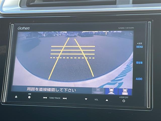 フィットハイブリッド Ｓパッケージ　ワンオーナー　４ＷＤ　純正ナビ　フルセグ　衝突軽減ブレーキ　横滑り防止　バックカメラ　　クルーズコントロール　アイドリングストップ　ＬＥＤ　フォグランプ　エンジンスターター　冬タイヤ純正ＡＷ付（8枚目）