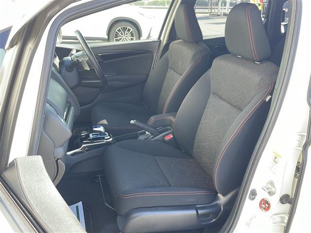 フィットハイブリッド Ｓパッケージ　ワンオーナー　４ＷＤ　純正ナビ　フルセグ　衝突軽減ブレーキ　横滑り防止　バックカメラ　　クルーズコントロール　アイドリングストップ　ＬＥＤ　フォグランプ　エンジンスターター　冬タイヤ純正ＡＷ付（34枚目）