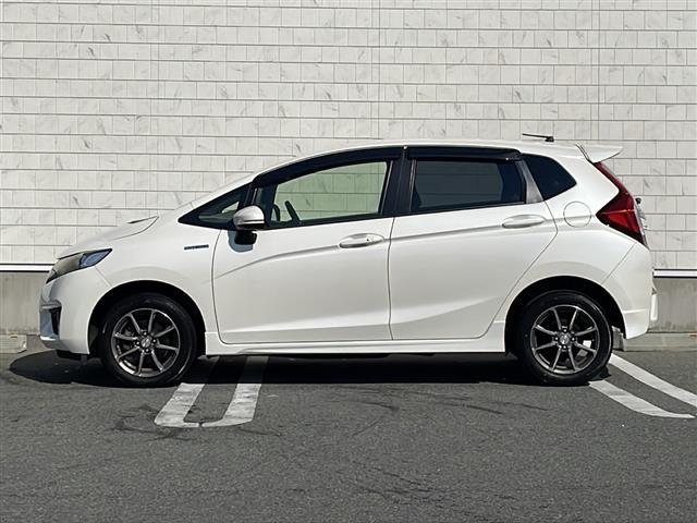 フィットハイブリッド Ｓパッケージ　ワンオーナー　４ＷＤ　純正ナビ　フルセグ　衝突軽減ブレーキ　横滑り防止　バックカメラ　　クルーズコントロール　アイドリングストップ　ＬＥＤ　フォグランプ　エンジンスターター　冬タイヤ純正ＡＷ付（40枚目）