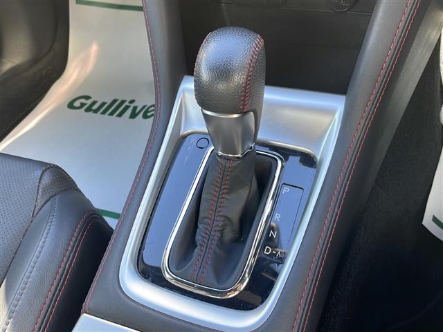 WRX S4 2.0GT-Sアイサイト スバルリアビークルディテクション メーカーオプションナビ バック・サイドカメラ 合皮シート メモリ付き前席パワーシート 前席シートヒーター パドルシフト ドライブレコーダー 電動パーキングブレーキ(10枚目)