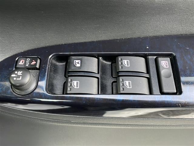 タント カスタムＸ　トップエディションＳＡＩＩＩ　４ＷＤ　衝突回避支援ブレーキ機能　社外ナビ（ＡＭ／ＦＭ／ＢＴ／ＴＶ／ＣＤ／ＤＶＤ）　片側パワースライド　Ｄ　ａｓｓｉｓｔ（Ｄアシスト）切替ステアリングスイッチ　アイドリングストップ　純正ＡＷ（30枚目）