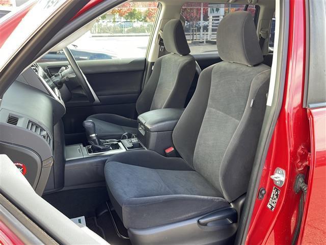 ランドクルーザープラド ＴＸ　ワンオーナー　トヨタセーフティセンス　純正ナビ　フルセグテレビ　バックカメラ　ＥＴＣ　純正ドラレコ　クルコン　オートマチックハイビーム　コーナーセンサー　フォグランプ　スマートキー　純正アルミ（34枚目）