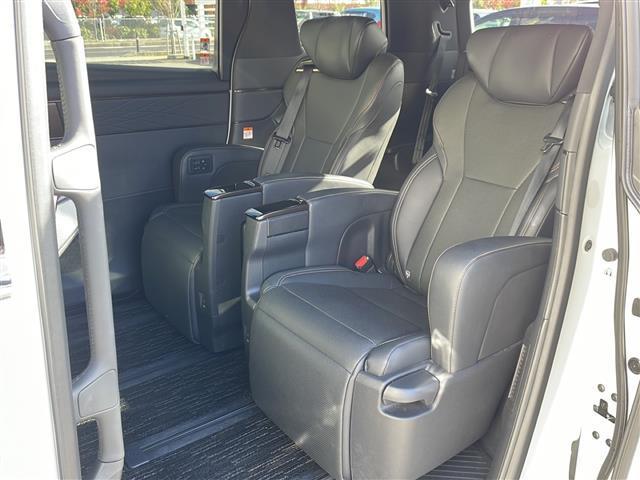 アルファード Ｚ　ワンオーナー　禁煙車　トヨタセーフティセンス　ブラインドスポットモニター　純正ディスプレイオーディオナビ　フルセグ　パノラミックビューモニター　ビルトインＥＴＣ２．０　おくだけ充電　両側パワースライド（34枚目）