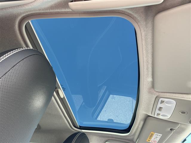 スマートフォーフォー ＢＲＡＢＵＳ　エクスクルーシブ　衝突軽減ブレーキ　レーンキープアシスト　レザーシート　ガラスルーフ　社外フローティングナビ　フルセグ　バックカメラ　パドルシフト　クルーズコントロール　キーレス　アイドリングストップ（2枚目）