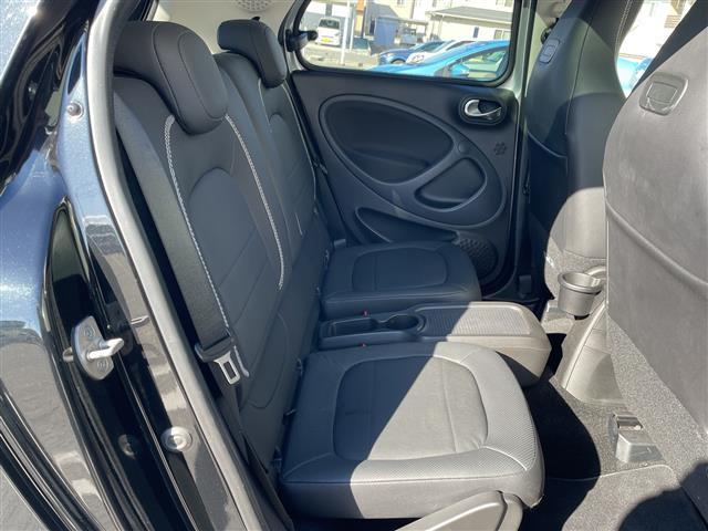 スマートフォーフォー ＢＲＡＢＵＳ　エクスクルーシブ　衝突軽減ブレーキ　レーンキープアシスト　レザーシート　ガラスルーフ　社外フローティングナビ　フルセグ　バックカメラ　パドルシフト　クルーズコントロール　キーレス　アイドリングストップ（13枚目）