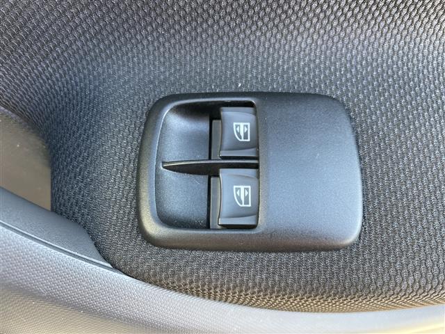 スマートフォーフォー ＢＲＡＢＵＳ　エクスクルーシブ　衝突軽減ブレーキ　レーンキープアシスト　レザーシート　ガラスルーフ　社外フローティングナビ　フルセグ　バックカメラ　パドルシフト　クルーズコントロール　キーレス　アイドリングストップ（29枚目）