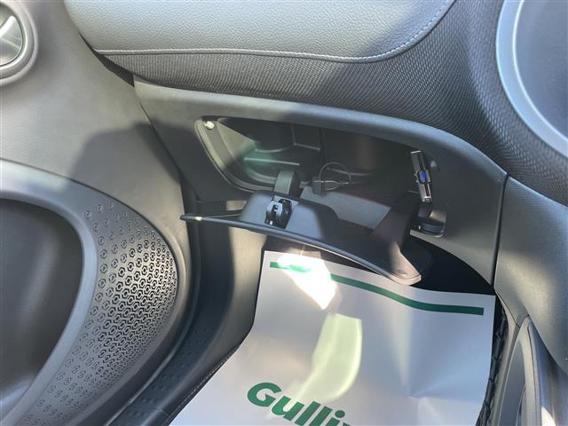 スマートフォーフォー ＢＲＡＢＵＳ　エクスクルーシブ　衝突軽減ブレーキ　レーンキープアシスト　レザーシート　ガラスルーフ　社外フローティングナビ　フルセグ　バックカメラ　パドルシフト　クルーズコントロール　キーレス　アイドリングストップ（30枚目）