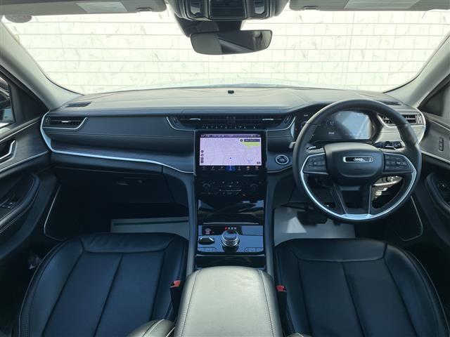 ジープ・グランドチェロキーＬ リミテッド　禁煙　純正ナビ　ＡＬＰＩＮＥサウンドシステム　全方位　クルコン　衝突被害軽減ブレーキ　セレクテレインシステム　パワーバックドア　前面衝突警報　アクティブレーンマネジメント　ヘッドアップディスプレイ（3枚目）