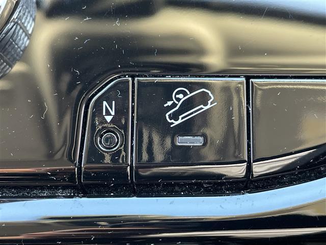 ジープ・グランドチェロキーＬ リミテッド　禁煙　純正ナビ　ＡＬＰＩＮＥサウンドシステム　全方位　クルコン　衝突被害軽減ブレーキ　セレクテレインシステム　パワーバックドア　前面衝突警報　アクティブレーンマネジメント　ヘッドアップディスプレイ（7枚目）