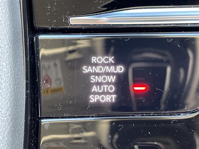 ジープ・グランドチェロキーＬ リミテッド　禁煙　純正ナビ　ＡＬＰＩＮＥサウンドシステム　全方位　クルコン　衝突被害軽減ブレーキ　セレクテレインシステム　パワーバックドア　前面衝突警報　アクティブレーンマネジメント　ヘッドアップディスプレイ（8枚目）