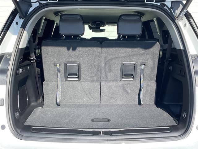 ジープ・グランドチェロキーＬ リミテッド　禁煙　純正ナビ　ＡＬＰＩＮＥサウンドシステム　全方位　クルコン　衝突被害軽減ブレーキ　セレクテレインシステム　パワーバックドア　前面衝突警報　アクティブレーンマネジメント　ヘッドアップディスプレイ（18枚目）