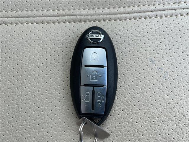 セレナ ハイウェイスター Vセレ+セーフティII SHV エマージェンシーブレーキ 車線逸脱警報 横滑り防止装置 社外ナビ フルセグ 全周囲カメラ 両側パワースライド クルコン ETC ドライブレコーダー 純正アルミ 冬タイヤ車載 プッシュスタート(26枚目)