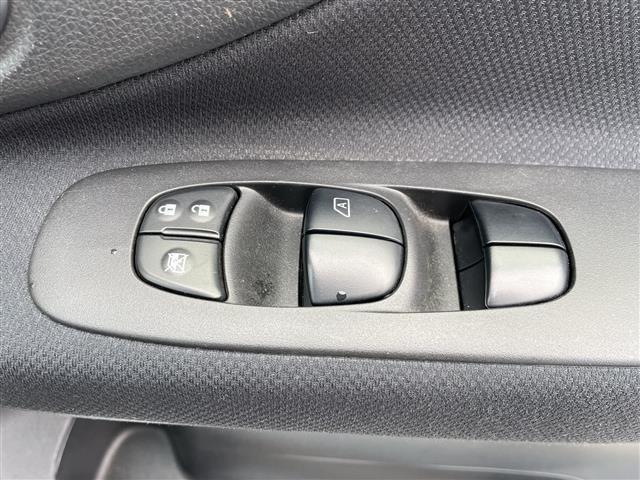 セレナ ハイウェイスター Vセレ+セーフティII SHV エマージェンシーブレーキ 車線逸脱警報 横滑り防止装置 社外ナビ フルセグ 全周囲カメラ 両側パワースライド クルコン ETC ドライブレコーダー 純正アルミ 冬タイヤ車載 プッシュスタート(30枚目)