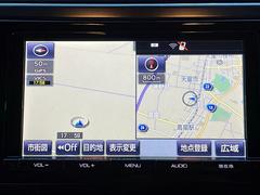 【純正ナビ】人気の純正ナビを装備しております。ナビの使いやすさはもちろん、オーディオ機能も充実！キャンプや旅行はもちろん、通勤や買い物など普段のドライブも楽しくなるはず♪ 3