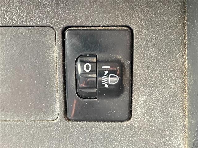ハイゼットトラック ジャンボ　４ＷＤ／５速ＭＴ／純正オーディオ（ＡＭ／ＦＭ／ＣＤ／ＡＵＸ）／マニュアルエアコン／パワーウィンドウ／ハロゲンヘッドライト／フロントフォグ／リモコンキー／Ｄ席純正フロアマット／Ｎ席社外フロアマット（14枚目）