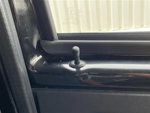 ハイゼットトラック ジャンボ　４ＷＤ／５速ＭＴ／純正オーディオ（ＡＭ／ＦＭ／ＣＤ／ＡＵＸ）／マニュアルエアコン／パワーウィンドウ／ハロゲンヘッドライト／フロントフォグ／リモコンキー／Ｄ席純正フロアマット／Ｎ席社外フロアマット（18枚目）