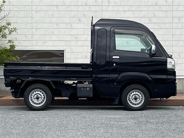 ハイゼットトラック ジャンボ　４ＷＤ／５速ＭＴ／純正オーディオ（ＡＭ／ＦＭ／ＣＤ／ＡＵＸ）／マニュアルエアコン／パワーウィンドウ／ハロゲンヘッドライト／フロントフォグ／リモコンキー／Ｄ席純正フロアマット／Ｎ席社外フロアマット（31枚目）