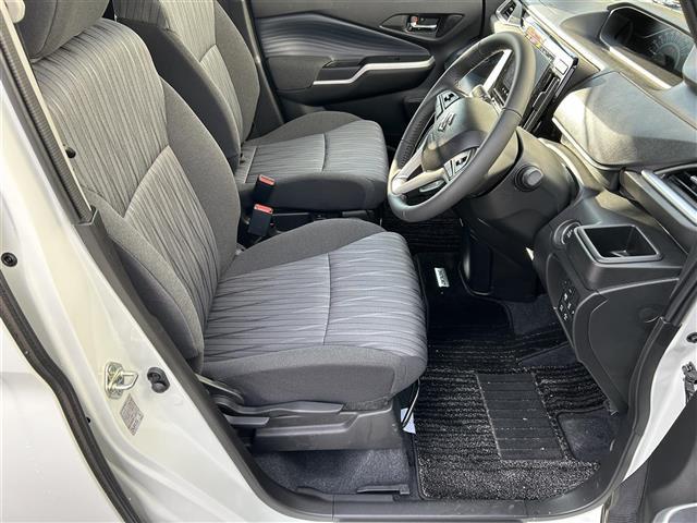 ソリオ ハイブリッドＭＺ　純正ナビ／ＥＴＣ／アラウンドビューモニター／コーナーセンサー／ヘッドアップディスプレイ／衝突軽減ブレーキ／レーンキープアシスト／レーダークルーズコントロール／両側パワースライド／横滑り防止（22枚目）