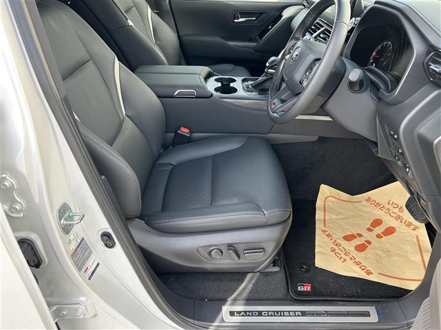 店舗にて現車の確認もいただけますので、お電話で在庫のご確認の上是非ご来店くださいませ。