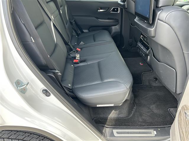 店舗にて現車の確認もいただけますので、お電話で在庫のご確認の上是非ご来店くださいませ。