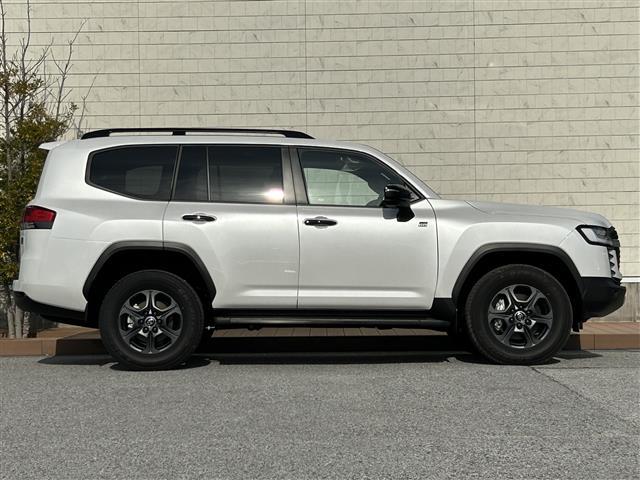 店舗にて現車の確認もいただけますので、お電話で在庫のご確認の上是非ご来店くださいませ。