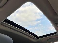 【サンルーフ】解放感溢れるサンルーフ☆車内には爽やかな風や太陽の穏やかな光が差し込みます☆ 3