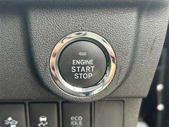 【　スマートキー＆プッシュスタート　】鍵を挿さずにポケットに入れたまま鍵の開閉、エンジンの始動まで行えます。 5
