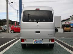 後方視界もバッチリ見やすく、安心して駐車できます。運転しやすいとお出かけが楽しくなります。跳ね上げ式バックドアだから雨の日もらくらく積み下ろし。 7