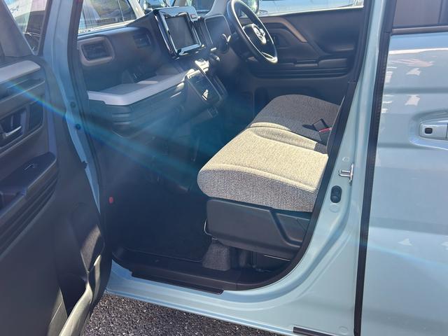 スペーシア ＨＹＢＲＩＤ　Ｘ　元試乗車　フロアマット　オーディオレス（17枚目）