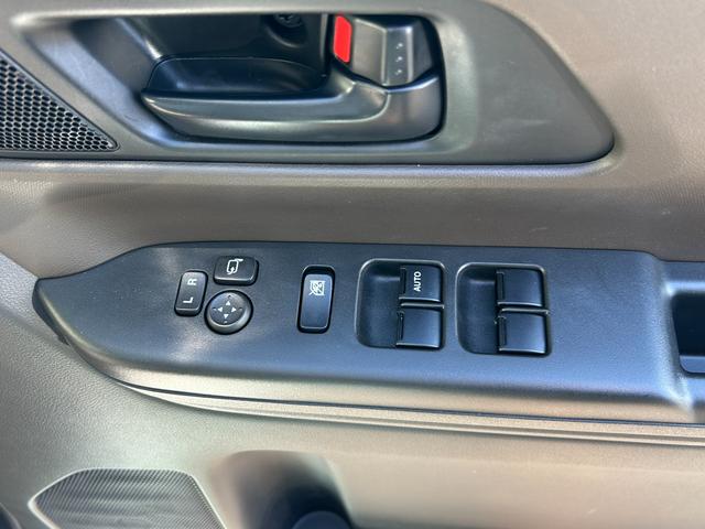 スペーシア ＨＹＢＲＩＤ　Ｘ　元試乗車　フロアマット　オーディオレス（20枚目）