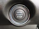 エンジンはプッシュスタートです。キーを持って車内に入り、ブレーキペダルを踏みながらボタンを押すとエンジンがかがる仕組みです
