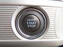 エンジンはプッシュスタートです。キーを持って車内に入り、ブレーキペダルを踏みながらボタンを押すとエンジンがかがる仕組みです